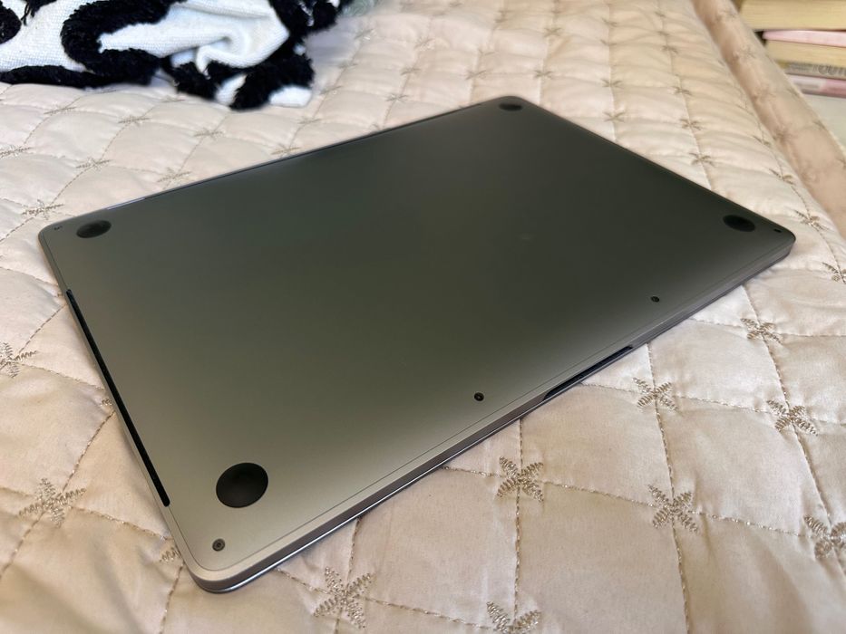 MacBook Pro 13-inch i7 512GB