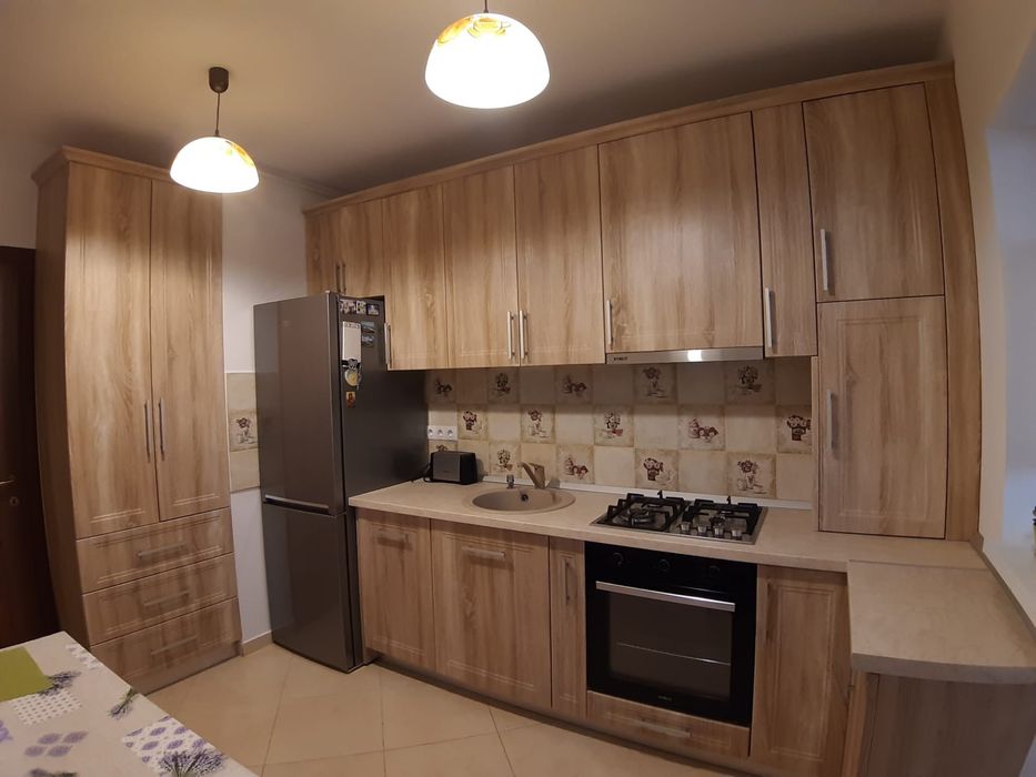 Inchiriez apartament 3 camere decomandat