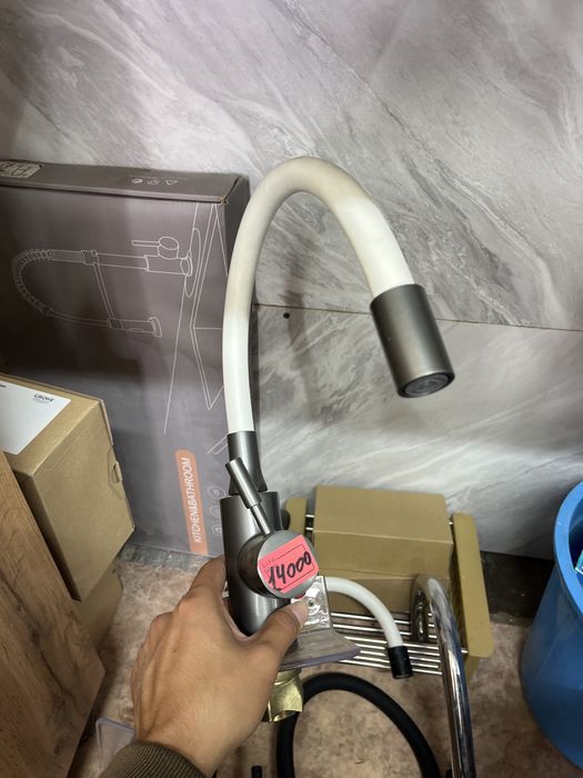 Витринные смесители отдам подешевл