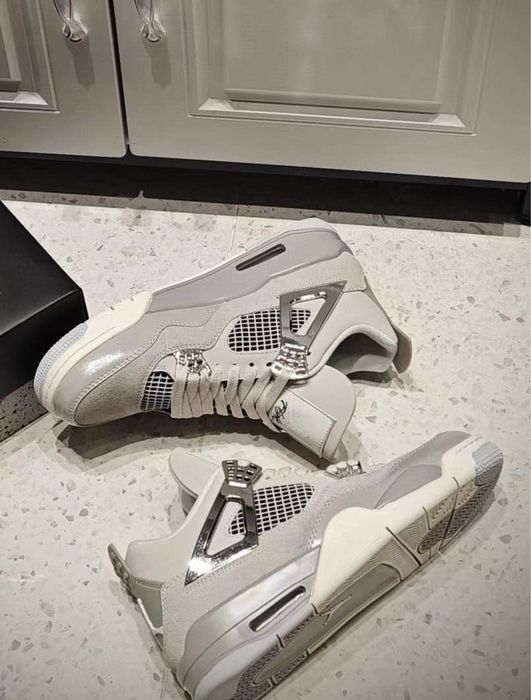 Air Jordan 4 Retro Frozen Moments Grey Silver Metallic