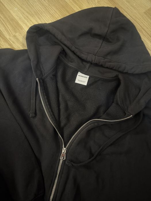 черная зип худи bershka