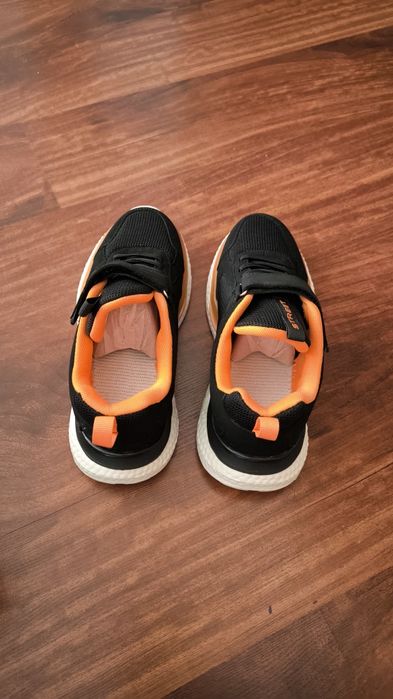 Кроссовки размер 35 .