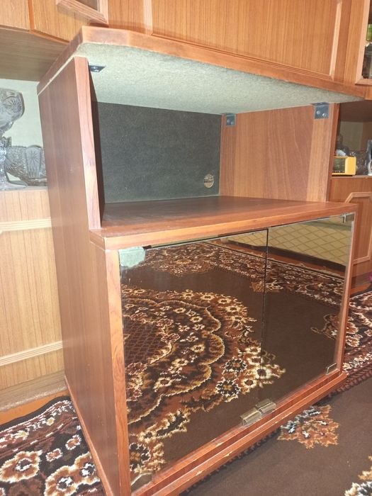 Продам тумбу под телевизор