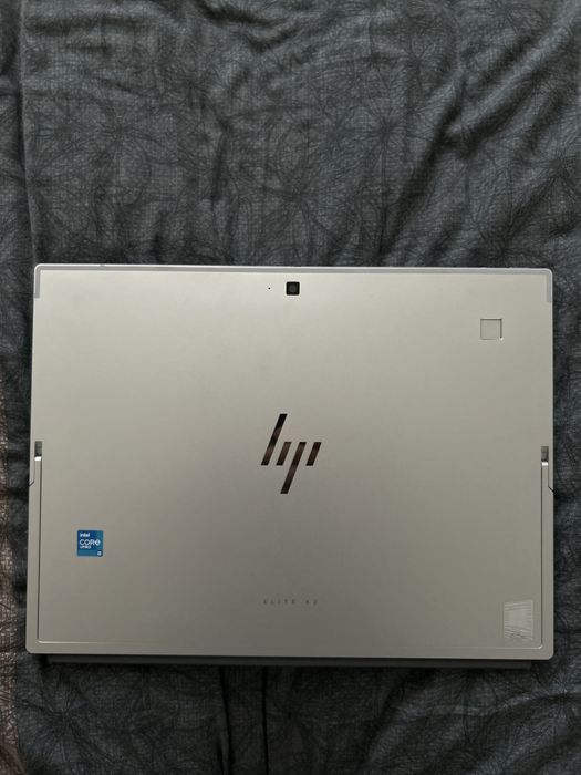 Tableta/Laptop HP Elite x2 G8 16gb ram 240 ssd Bang Olufsen