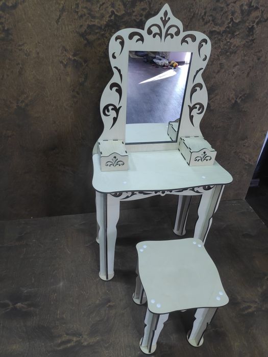 Трюмо. Детское трюмо. Туалетный столик.