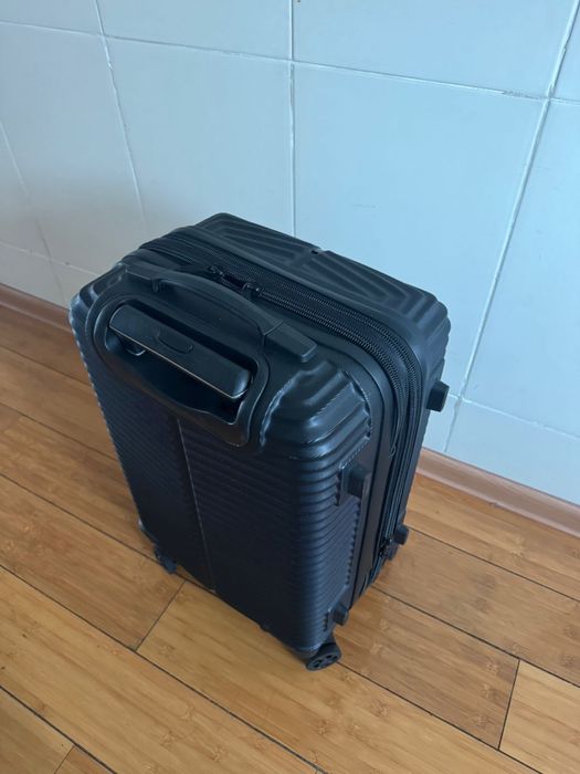 Чемодан хорошем состояние как новая