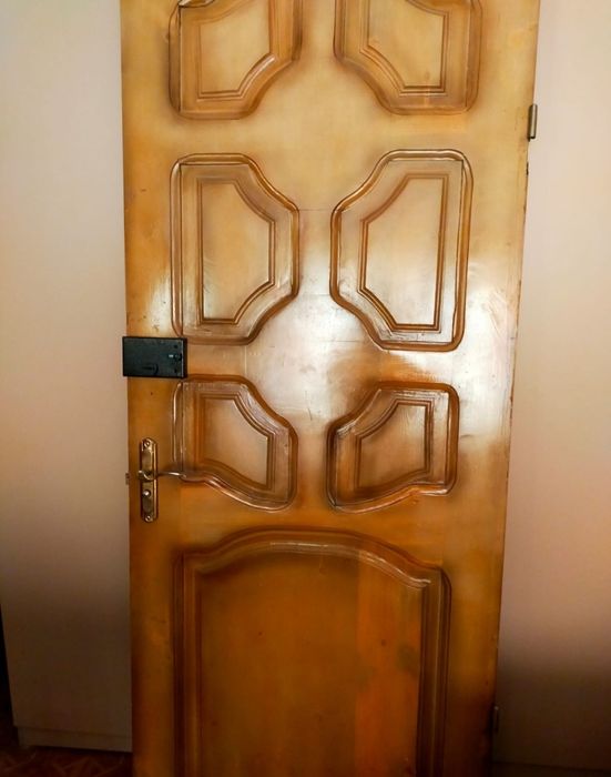 Отдам дверь бесплатно