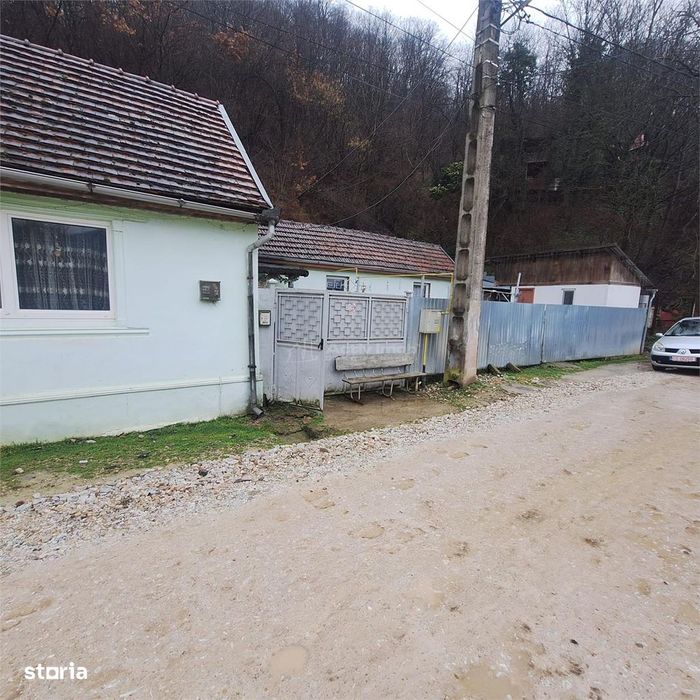 BOCSA Montana, Casa Cocheta cu curte .