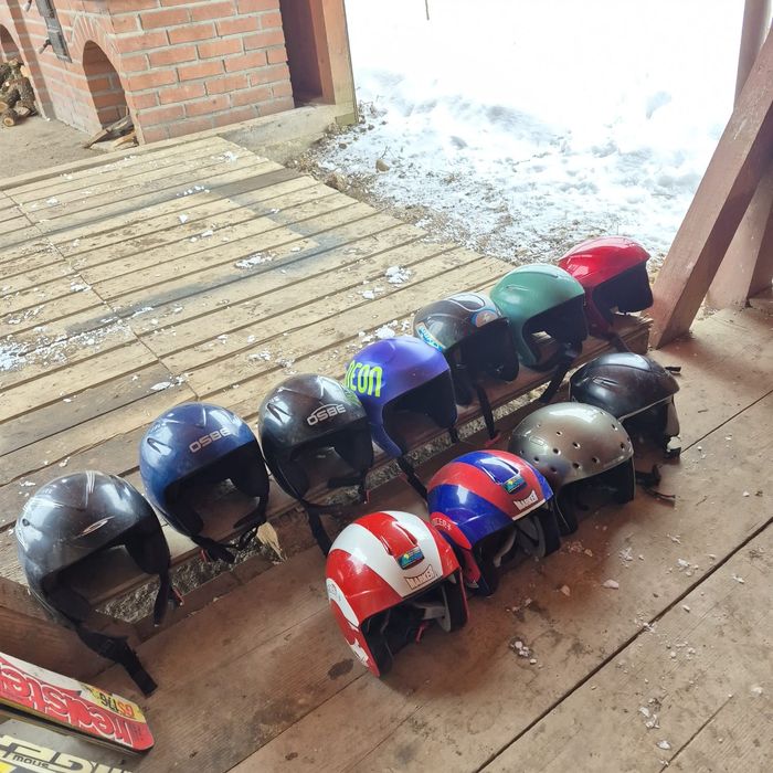Vând cască protecție schi