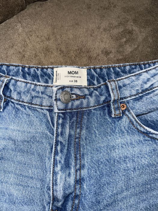 Blugi dama in stare foarte buna,marimea 38 ambele