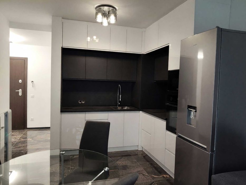 Дава се под наем Тристаен апартамент в София, Зона Б-18 - 100 кв.м за 880 € - Снимка #1