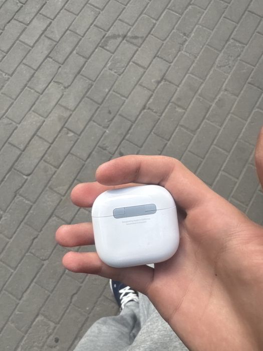 Продам Airpods 4