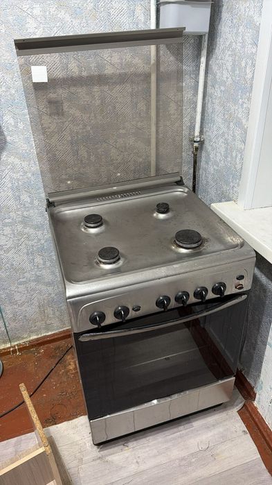 Продам газовую плиту Гефест