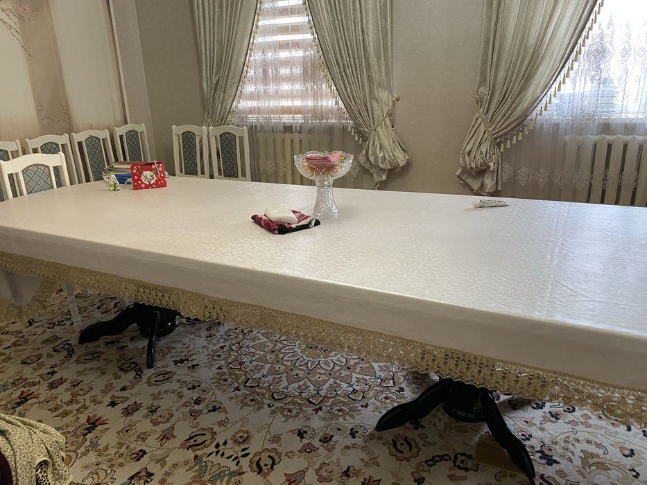 Стол со стульями