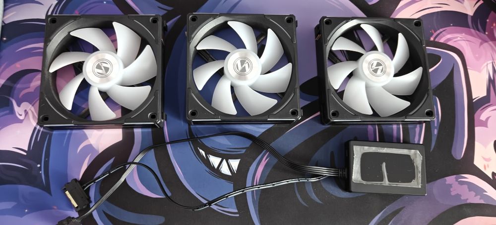 Set Lian li UniFan Al 120 v2
1 x	Set 3 ventilatoare 120 mm Lian Li UNI