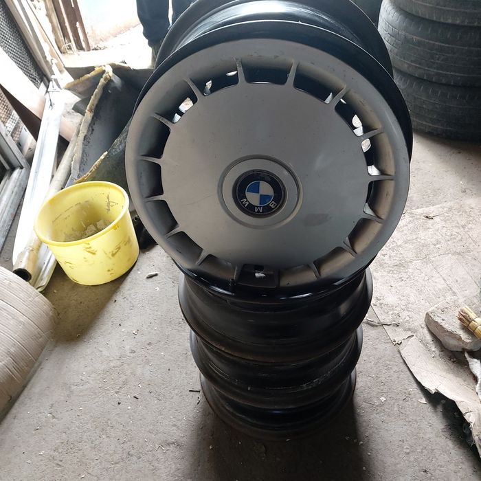 Диски на бмв оригинал с колпаками