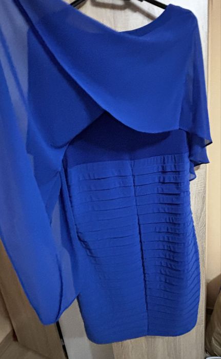 Красива синя рокля