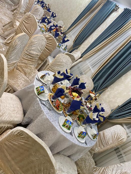 Аренда стол стулья с посудой