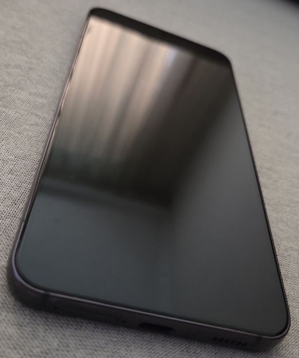 Samsung galaxy s22 с оригинално зарядно и 2 оригинални кейса!