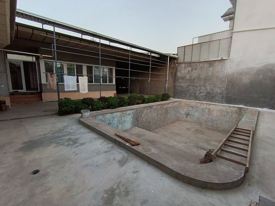 Tayyor uchaska sotiladi yevro remont 4 xona 3.2 sotix