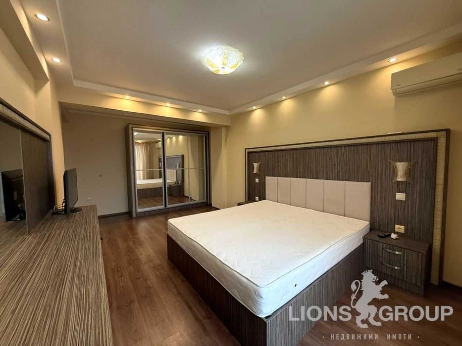 Тристаен обзаведен апартамент в затворен комплекс