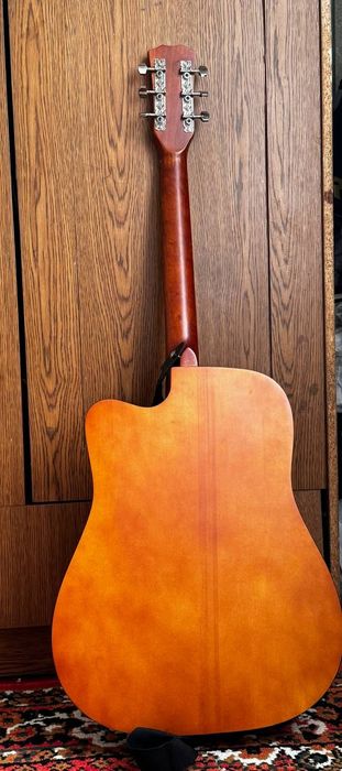 Новая Гитара Vecas в идеальном состоянии