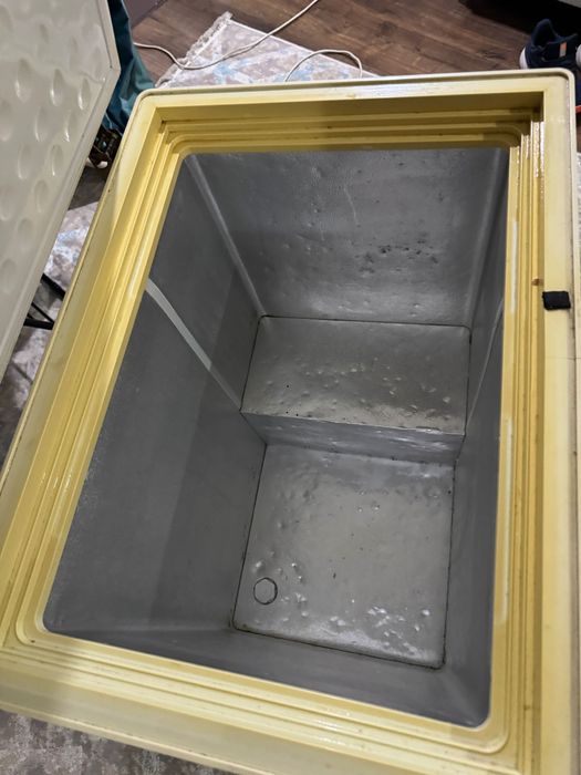 Морозильник б/у.