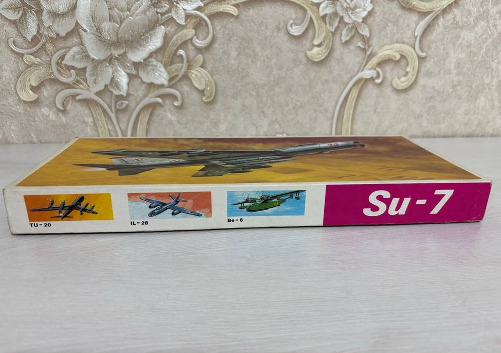 Продаётся винтажная сборная модель самолёта Sukhoi Su-7 в масштабе1:72