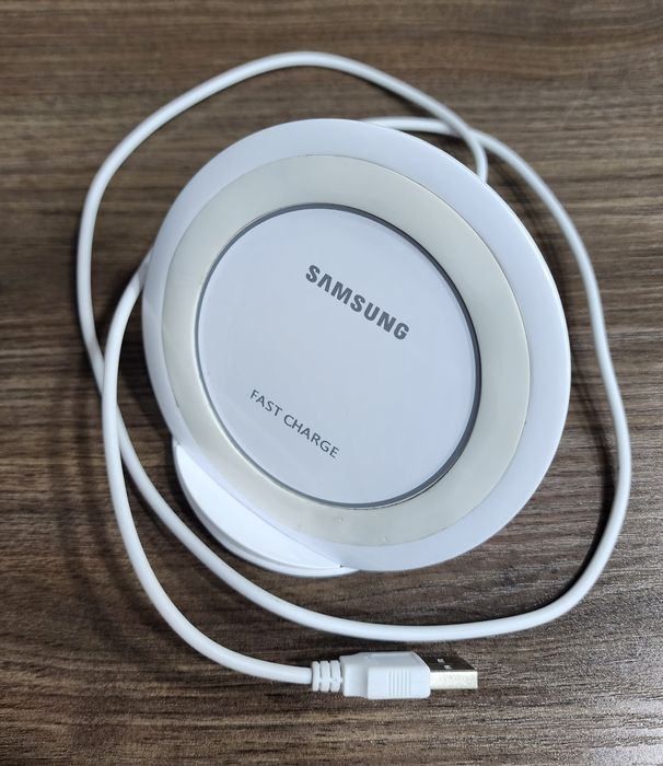 Беспроводная зарядка SAMSUNG