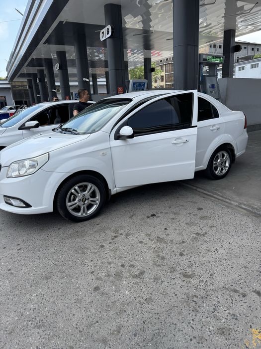 Продам нексию автомат