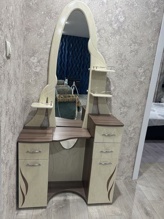 Продам диван-кровать и туалетный столик или обменяю