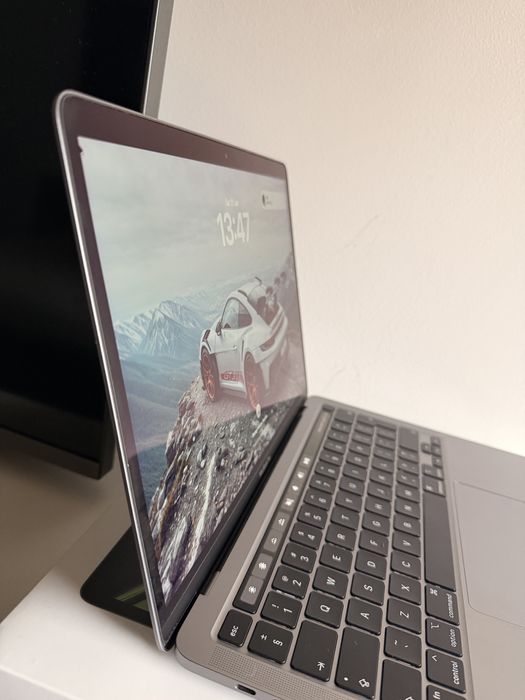 Macbook Pro M1/ 16 RAM / 512 SSD/