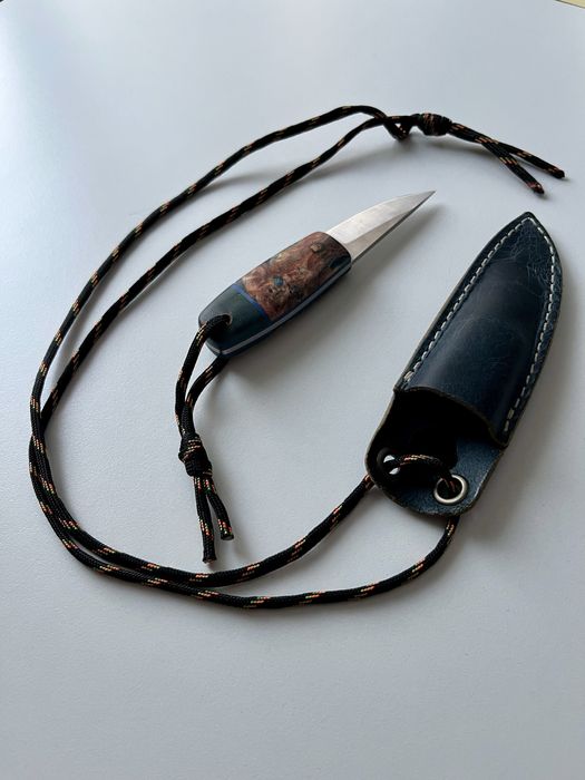 Нож шейный. Шейник. Для ношения на шее.