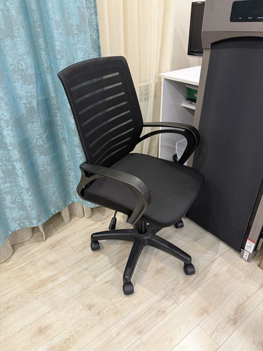 Продам рабочее кресло