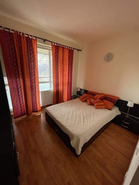 Închiriez apartament 2 camere, 80 mp, terasă + balcon, parcare – proprietar
