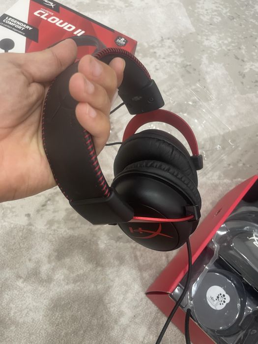 Продам новые игровые наушники hyperx cloud II