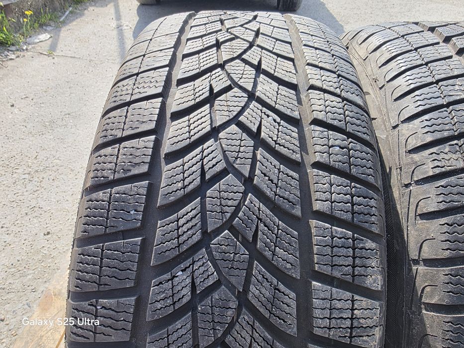 2бр. зимни гуми 235/55/17 GoodYear