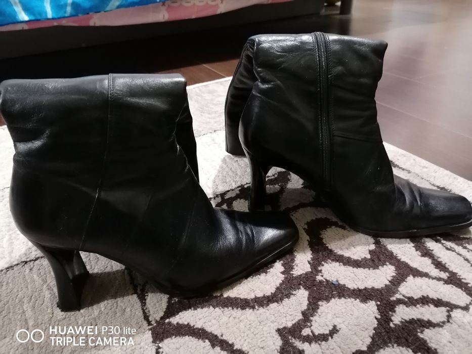 Vând cizme din piele