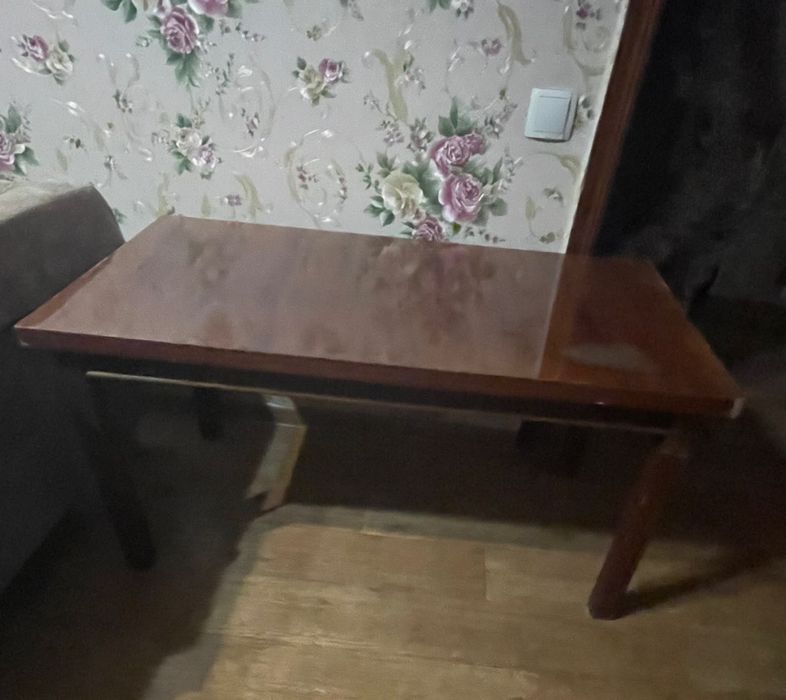 Продам шкаф и стол