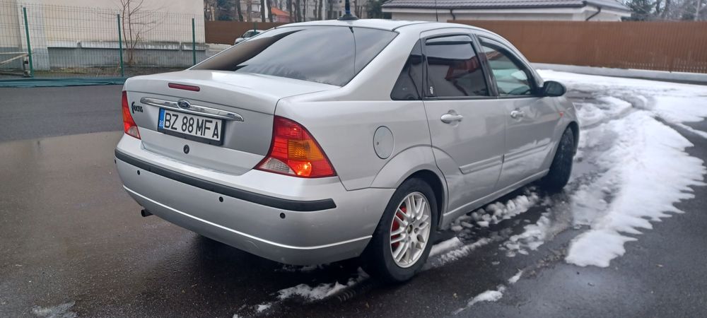 Focus Ghia 1.6 Benzina + Gpl