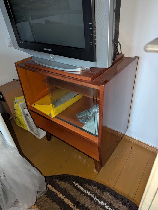 Comoda/ Mobilă TV din lemn masiv, în stare perfecta, practic noua