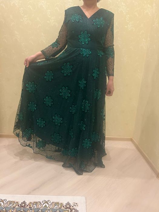 Богатое вечернее платье