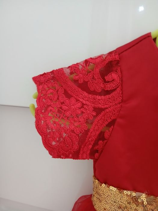 Червени рокли по 7 лв