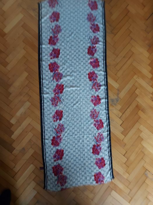 Шал Gucci , 2м дълъг