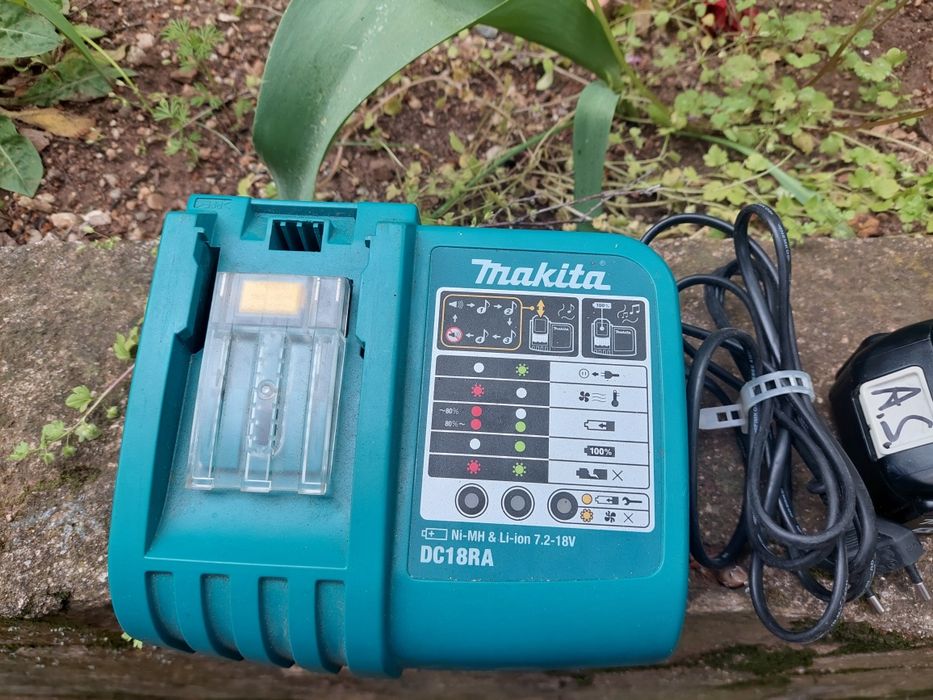 Винтоверт  Makita и електрически верижен трион  Makita UC4030 A