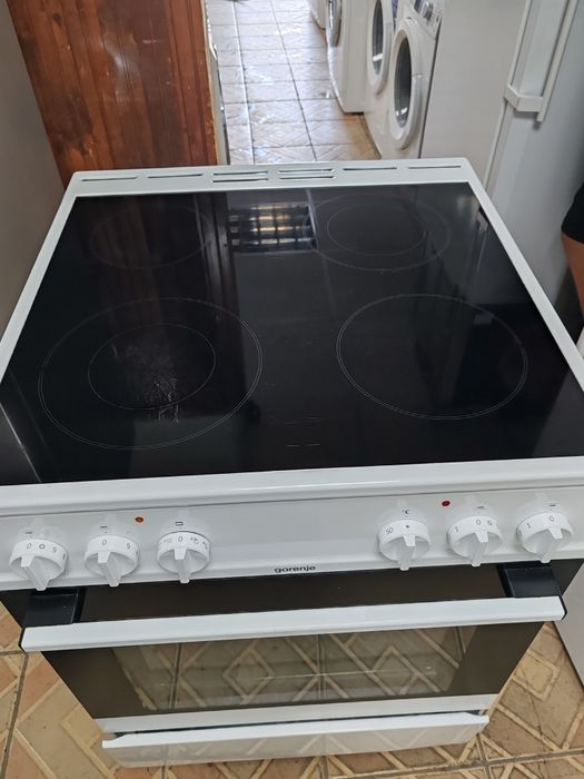 Свободно стояща печка с керамичен плот Gorenje с 2 години Гаранция!