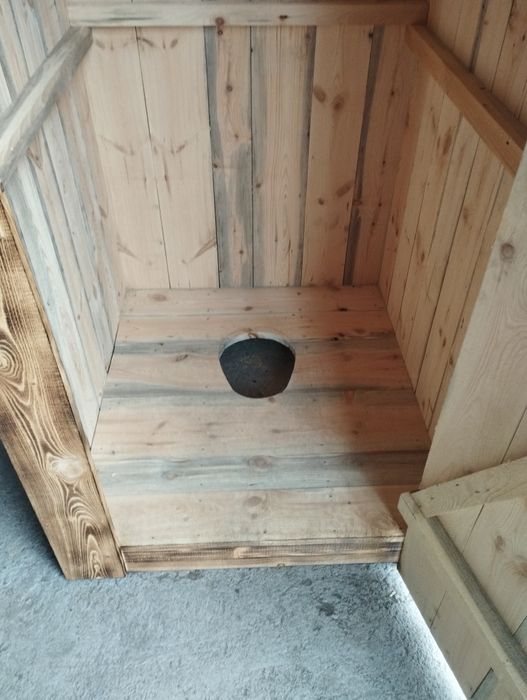 Продам уличный туалет.