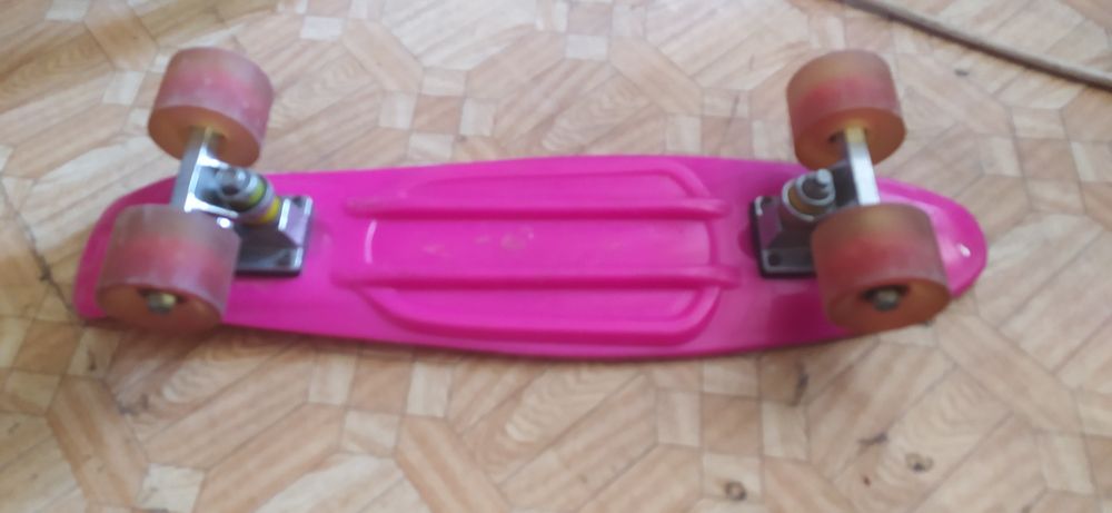 Продам Скейт борт для девочки 

Вастап пишет ил