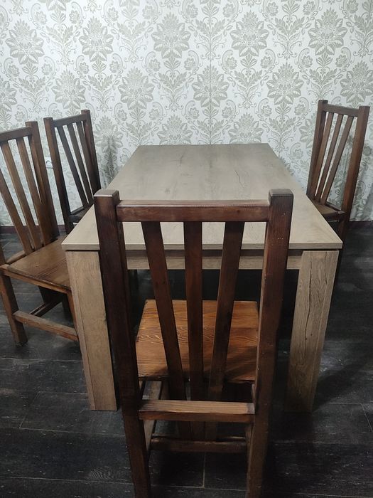 Masă cu scaune lemn