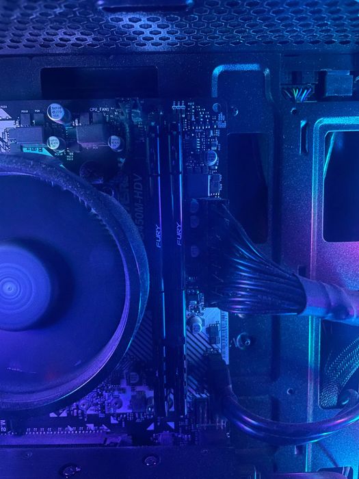 Гейминг компютър за cs2